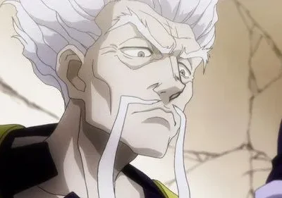 Homem de anime idoso com cabelo branco espetado e longos fios faciais brancos. Olhar intenso e surpreso. Fundo claro e rachado.