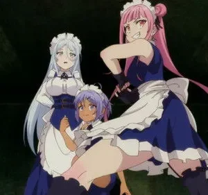 Três maids anime em um cenário escuro de masmorra. Uma de cabelo rosa em pose de ação, uma de cabelo azul pálido séria e uma pequena de pele escura assustada.