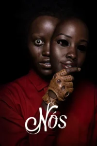 Rosto de mulher negra aterrorizada,com lágrima,ao lado de máscara de olhos vazios e sorriso sinistro. Veste vermelho,luva marrom.