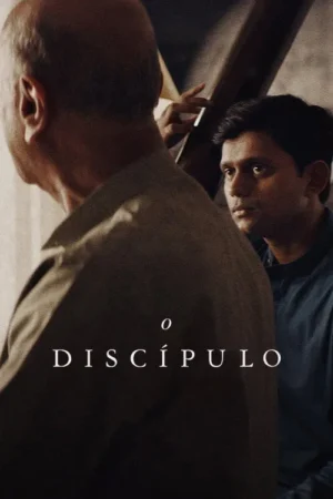 Pôster: Um homem careca de costas, em primeiro plano, e um jovem de camisa azul escura que o observa. Clima introspectivo.