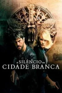 Homem barbudo de jaqueta preta e mulher loira séria em destaque. Fundo de ornamento metálico antigo. Atmosfera de mistério e suspense.