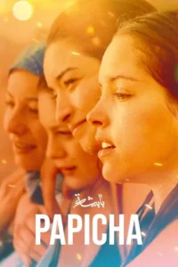 Close-up de quatro mulheres com gotas no rosto,sob luz dourada e partículas brilhantes. Transmite emoção e drama.