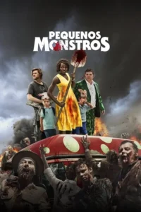 Mulher com pá ensanguentada,dois homens e crianças com chapéus de animais sobre carro,cercados por zumbis num cenário caótico e fumegante.