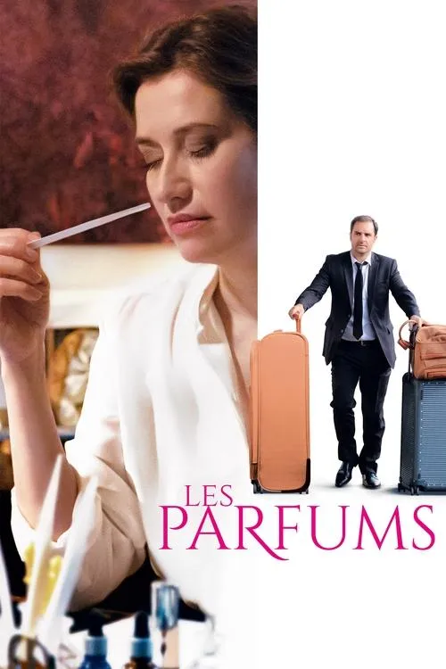 Perfumes 1 Mulher de olhos fechados cheira um perfume com concentração em fundo quente. Homem sério de terno,segurando malas em fundo branco. Contraste.