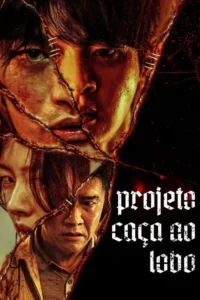 Pôster escuro com três rostos asiáticos fragmentados,costurados e ensanguentados. Clima tenso e violento de horror/ação.