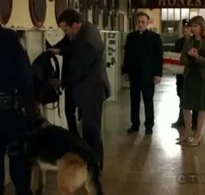 Sangue Azul – T01E06: Veneno Nas Ruas