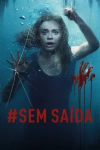 Mulher em pânico submersa em água azul-escura,com mãos contra um vidro rachado. Uma marca de mão ensanguentada à direita. Clima de terror.