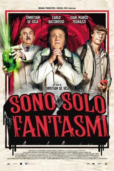 Três homens com expressões assustadas: um segura jarra verde brilhante, outro tem mãos postas, o terceiro é cauteloso. Fundo vermelho com morcegos. Atmosfera de comédia e terror.