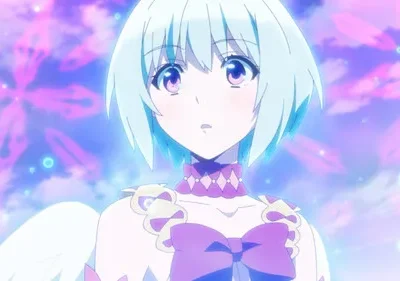 Jovem anime de cabelo azul, asas e vestido roxo. Olha surpresa em fundo mágico azul com brilhos.