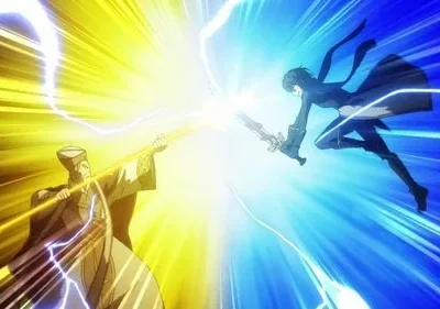 Dois personagens em batalha energética. Um ancião com cajado e energia amarela colide com um guerreiro de espada e energia azul. Combate intenso.
