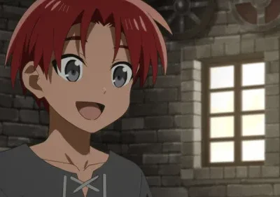 Anime: menino de cabelo ruivo e sorriso feliz, vestindo camisa simples, em ambiente rústico de tijolos com janela.
