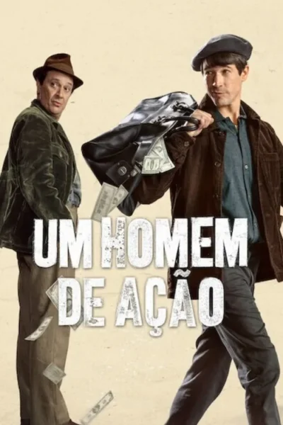 Dois homens, um de boina e outro de chapéu, carregam uma mala cheia de dinheiro. Notas caem ao redor. Cena de ação e crime.