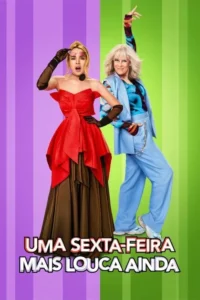 Pôster:Mulher jovem espantada em vestido vermelho e idosa sorridente em terno azul posam em fundo dividido com listras vibrantes.
