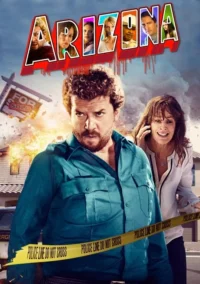 Um homem barbudo sério e uma mulher aterrorizada em poster caótico. Casa explode,há fita policial e rostos assustados em cima.