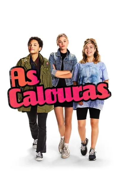 Três jovens com roupas casuais diversas: jaqueta militar, jeans e camiseta larga. Expressões confiantes em fundo branco, clima juvenil.