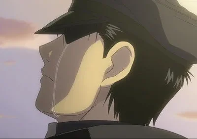 Personagem anime militar chora com lágrima, olhando céu entardecer. Cena melancólica de [Nome do Filme/Série]. --- Observação: Lembre-se de substituir `[Nome do Filme/Série]` pelo título real do conteúdo para máxima eficácia em acessibilidade e SEO.