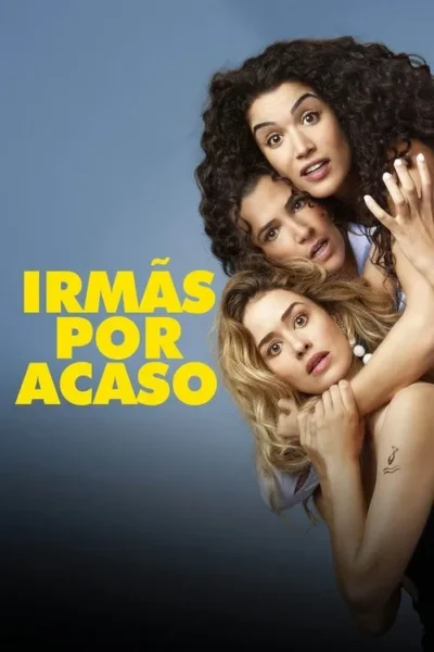 Três mulheres de rostos surpresos e cabelos variados, abraçadas num fundo azul que escurece, indicam uma cena de comédia.