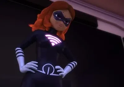 Mulher animada ruiva com máscara roxa. Traje preto com Wi-Fi roxo no peito e cinto. Mãos na cintura, confiante.