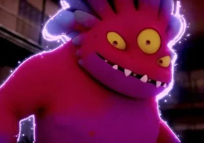 Criatura magenta cartoon gigante, com três olhos amarelos e dentes pontudos, brilhando em roxo num fundo escuro e urbano.