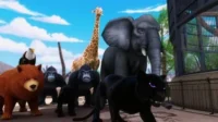 Pôster animado. Pantera preta de olhos roxos, urso, águia, gorilas, girafa e elefante avançam. Clima de fuga de zoológico.