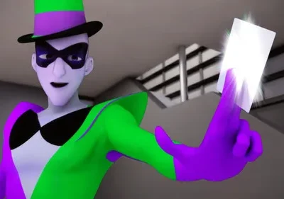 Personagem animado de pele pálida, com chapéu e traje divididos em verde e roxo, máscara preta, sorri. Segura carta branca brilhante.