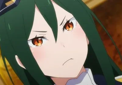 Frederica Baumann de Re:Zero, com cabelo verde escuro e olhos âmbar, exibe expressão séria e um leve rubor, usando seu uniforme.