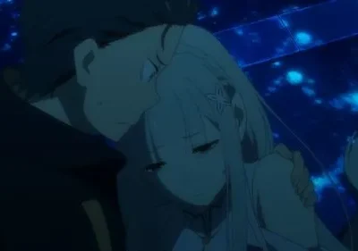 Re:ZERO: Subaru abraça a desolada Emilia em um cenário etéreo azul-escuro com luzes. Cena emocional e íntima.