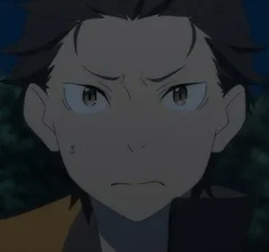Re:Zero: Subaru Natsuki, visivelmente tenso e suado, olha fixamente em um cenário noturno e sombrio. Clima de angústia.