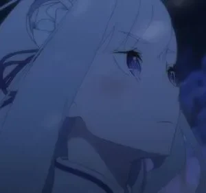 Pôster Re:Zero: Emilia com olhos roxos e cabelo prateado, pensativa na noite azulada. Um clima misterioso e calmo.