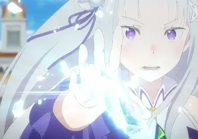 Emilia de Re:Zero, com cabelo prateado e olhos roxos, lança magia azul brilhante da mão, cenário urbano. Expressão intensa.
