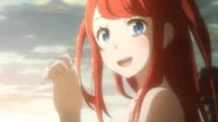 Maquia, de Maquia: When the Promised Flower Blooms, sorri. Jovem ruiva de olhos azuis em um cenário iluminado de pôr do sol. Clima esperançoso.