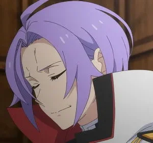 Shinya Hiragi de Owari no Seraph, com cabelo roxo e olhos fechados, parece cansado. Veste um uniforme militar branco com gola vermelha.