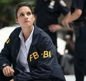 FBI – T01E04: Fogo Cruzado