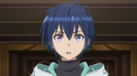 Scooped Up by an S-Rank Adventurer!– T01E01:Lloyd é expulso. 2 Personagem de anime com cabelo azul e olhos roxos,expressa surpresa. Veste moletom e gola alta escura. Pôster de série ou filme animado.